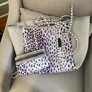 Jen and co Neoprene tote purplish leopard and attachable small bag.